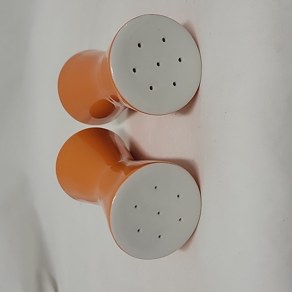 Amthor Imports Japan Salt & Pepper Shakers- Orange - Picture 2 of 5